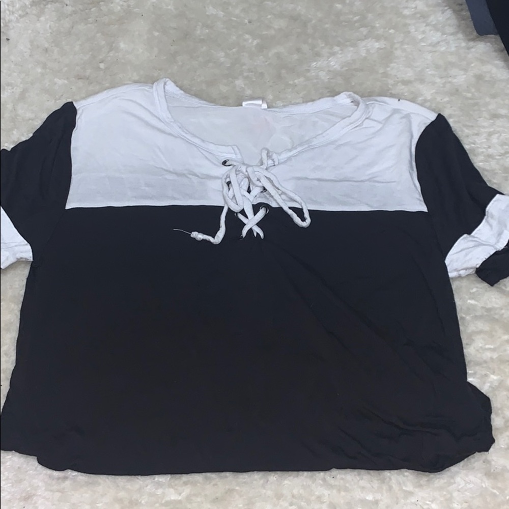 Black and white tshirt with string